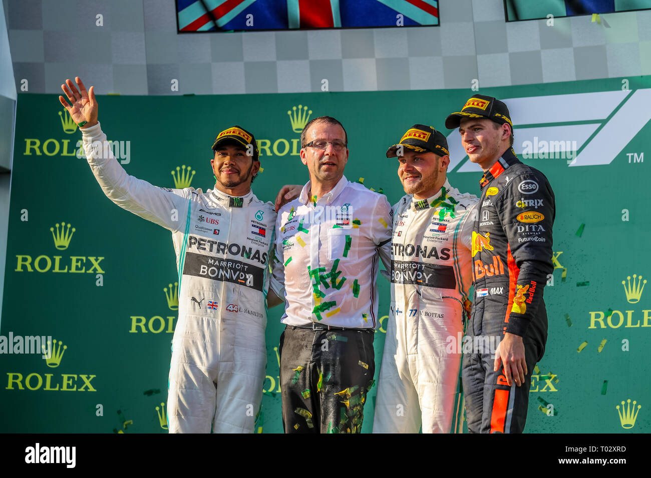 Melbourne, Australia. Il 17 marzo 2019. Campionato del Mondo di Formula Uno FIA 2019 - Formula Uno Rolex Australian Grand Prix.vincitori podio celebrazioni dopo gara uno - PODIO - 1 ° posto -77 Valtteri Bottas (Finlandia) Racing per la Mercedes-AMG Petronas Motorsport alla guida della sua Mercedes WD10 - 2° posto- No.44 Lewis Hamilton (UK ) Racing per la Mercedes-AMG Petronas Motorsport alla guida della sua Mercedes WD10 -3rd Place - No.33 Max Verstappen (Paesi Bassi) Racing per Aston Martin Red Bull Racing Team alla guida della sua Red Bull Racing Honda RB15 Credito: Brett keating/Alamy Live News Foto Stock