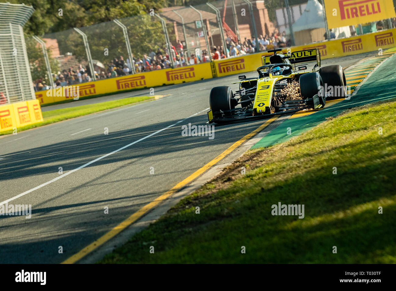 Melbourne, Australia. Il 17 marzo 2019. Daniel Ricciardo 3 guida per il Team Renault F1 durante il periodo della Formula 1 Rolex Australian Grand Prix 2019 all'Albert Park Lake, Australia il 17 marzo 2019. Credito: Dave Hewison sport/Alamy Live News Foto Stock