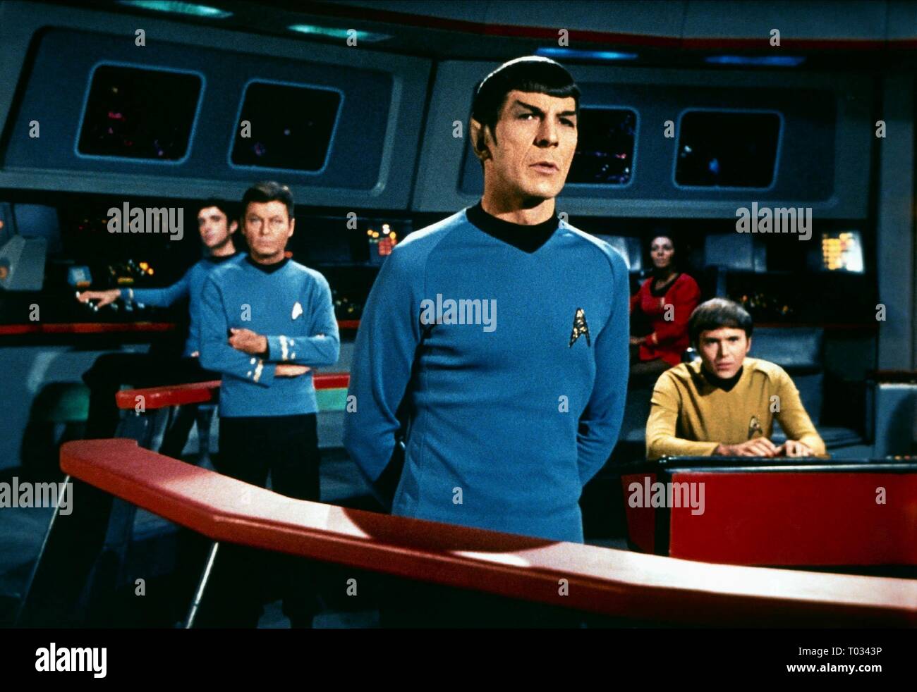 STAR TREK, togliere Kelley, Leonard Nimoy, NICHELLE NICHOLS , WALTER KOENIG, 1966 Foto Stock