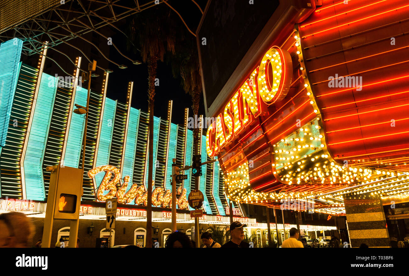 Luci al neon brilla nella vecchia Las Vegas o Downtown Las Vegas (uno e lo stesso). Foto Stock