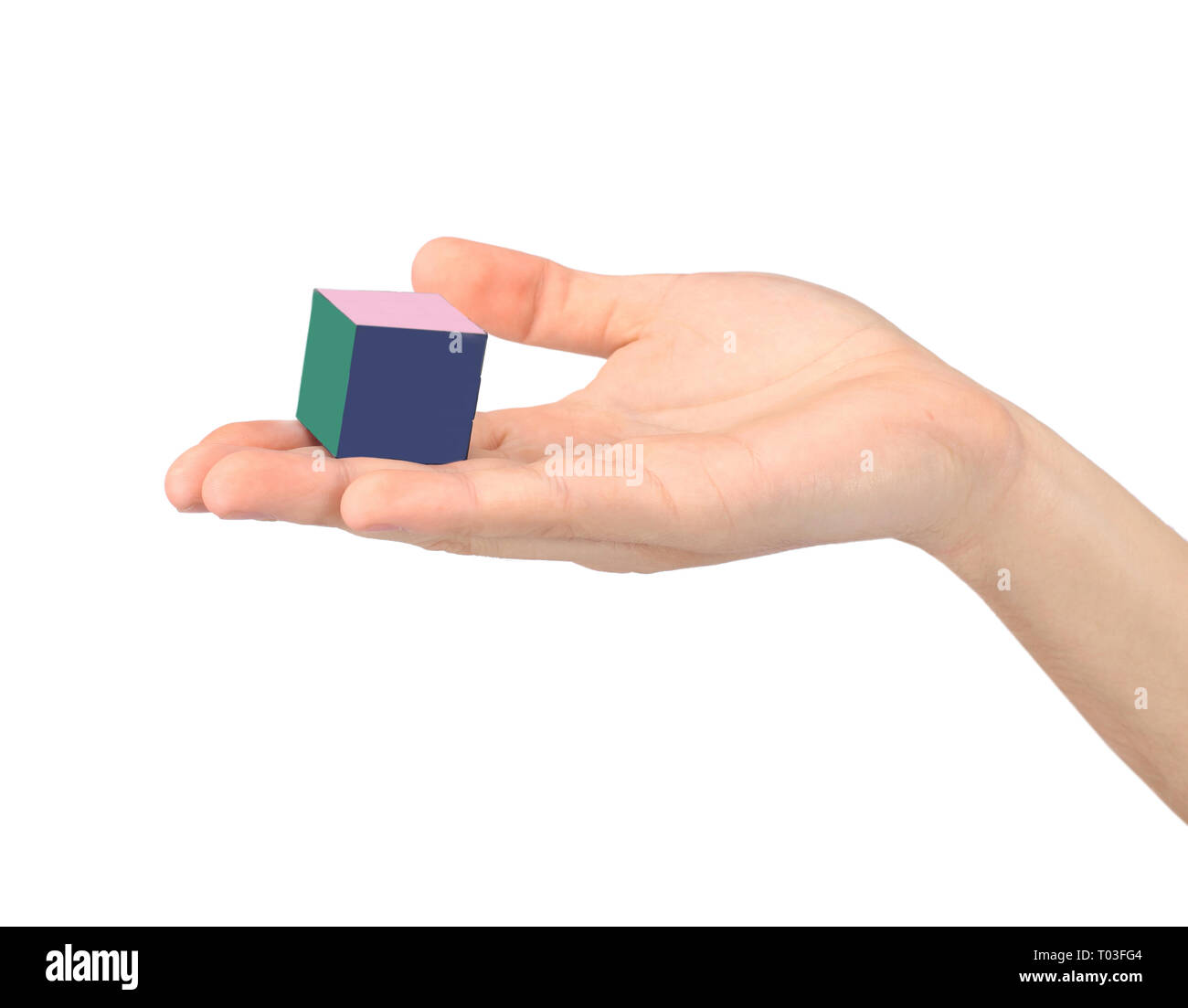 Close up.il cubo di Rubik nel bambino la mano.isolato su bianco Foto Stock