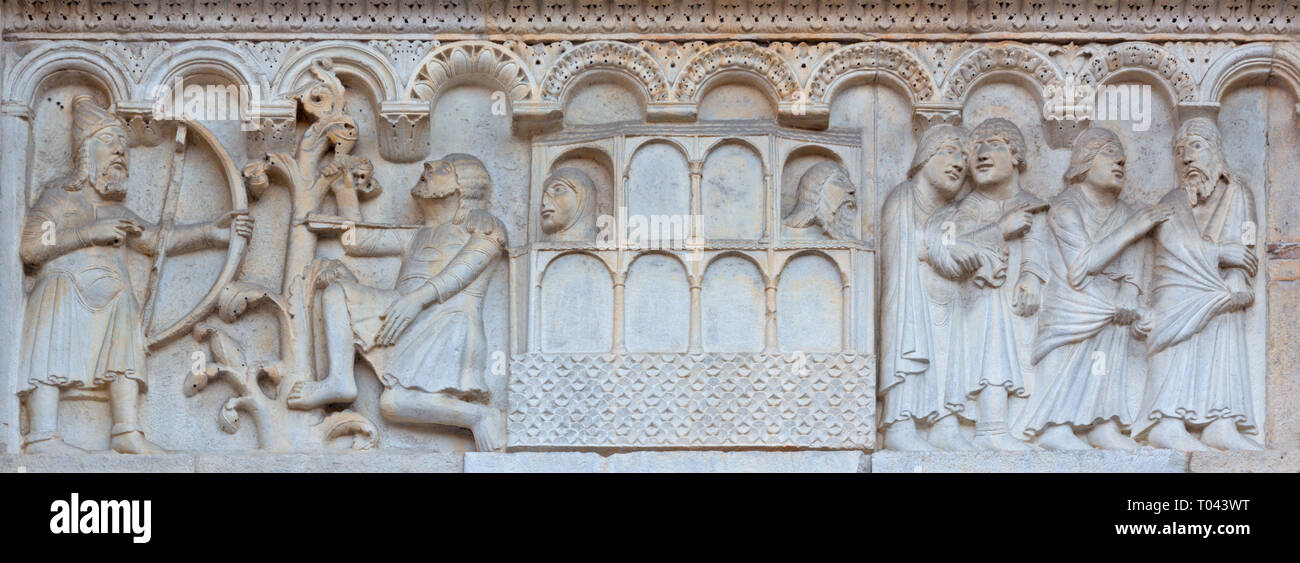 MODENA, Italia - 14 Aprile 2018: il rilievo romanico di Noè nel suo arco e figli sulla facciata del Duomo di Modena. Foto Stock