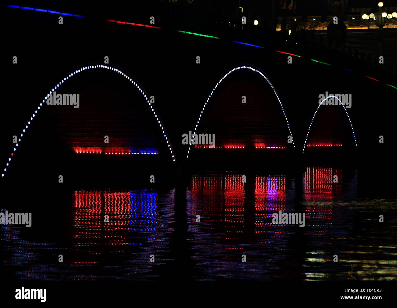 Dongchang Lago di notte, Liaocheng Città, Provincia dello Shandong, Cina. Foto Stock
