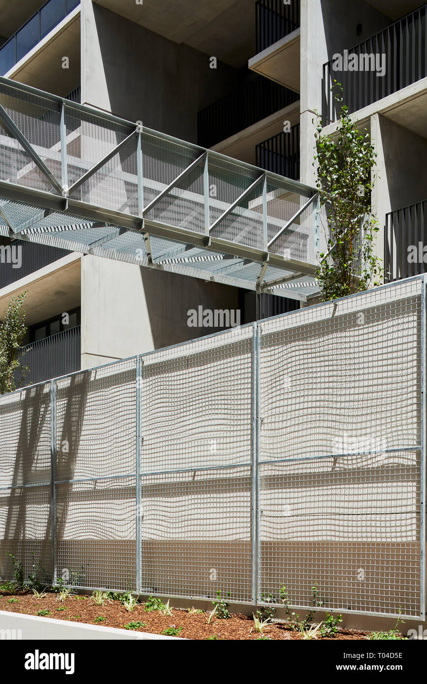 Patrimonio ponte pedonale. Estate Hill mulino di farina, Estate Hill, Australia. Architetto: HASSELL, 2019. Foto Stock