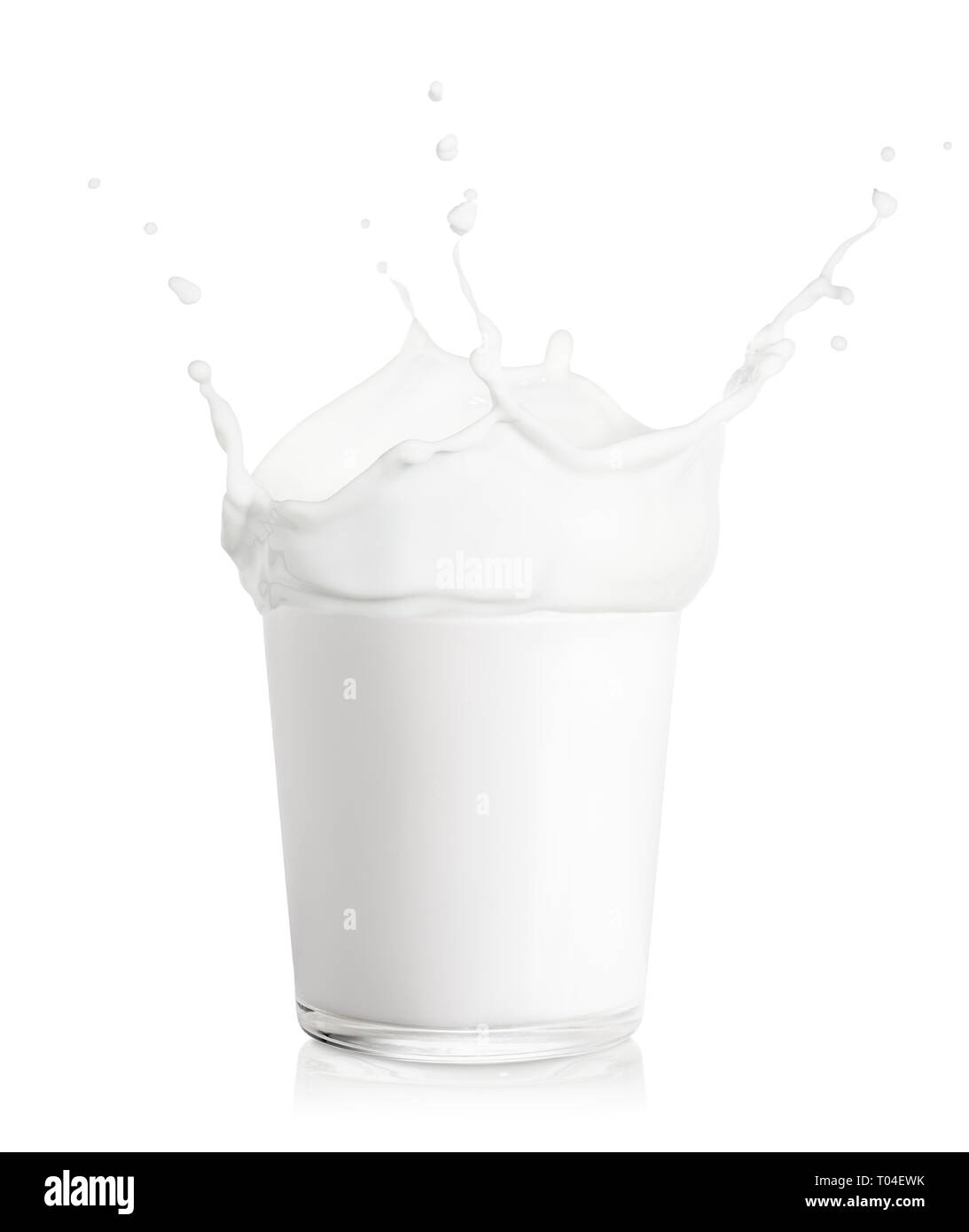 Un bicchiere di latte con splash Foto Stock