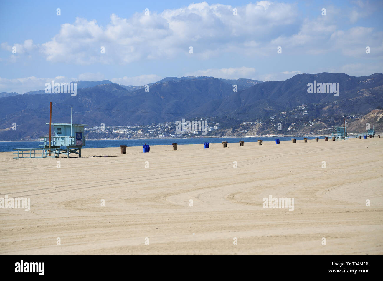 Spiaggia di Santa Monica, Oceano Pacifico, Malibu montagne, Los Angeles, California, Stati Uniti d'America Foto Stock