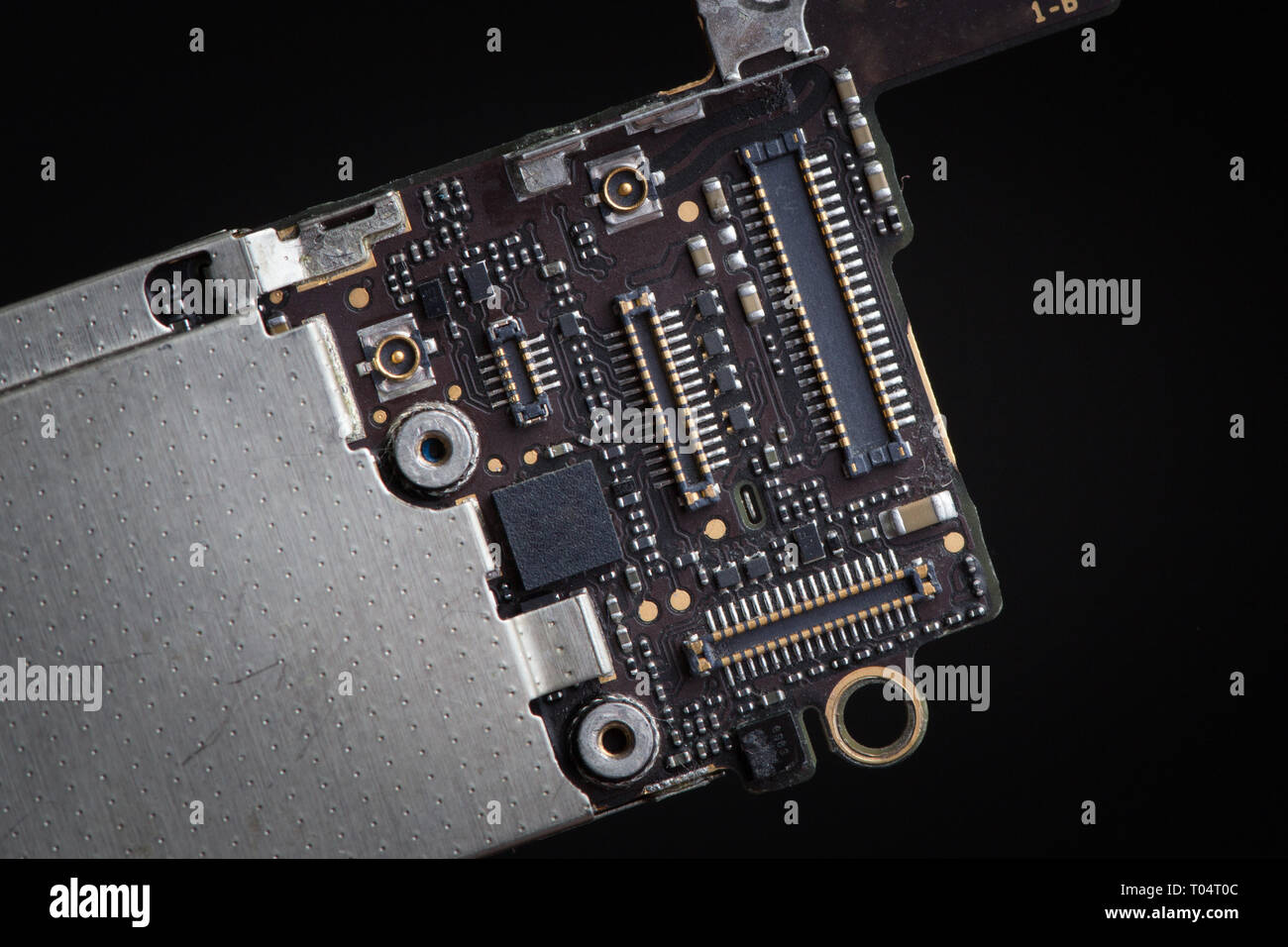 Smart phone componenti, scheda di circuito di telefonia mobile cellulare, pcb, connettori. Foto Stock