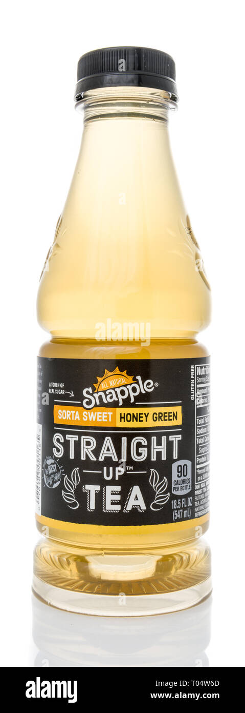 Winneconne, WI - 14 Marzo 2019: una bottiglia di sorta Snapple dolce miele verde sempre dritti fino a tea isolato su un background Foto Stock