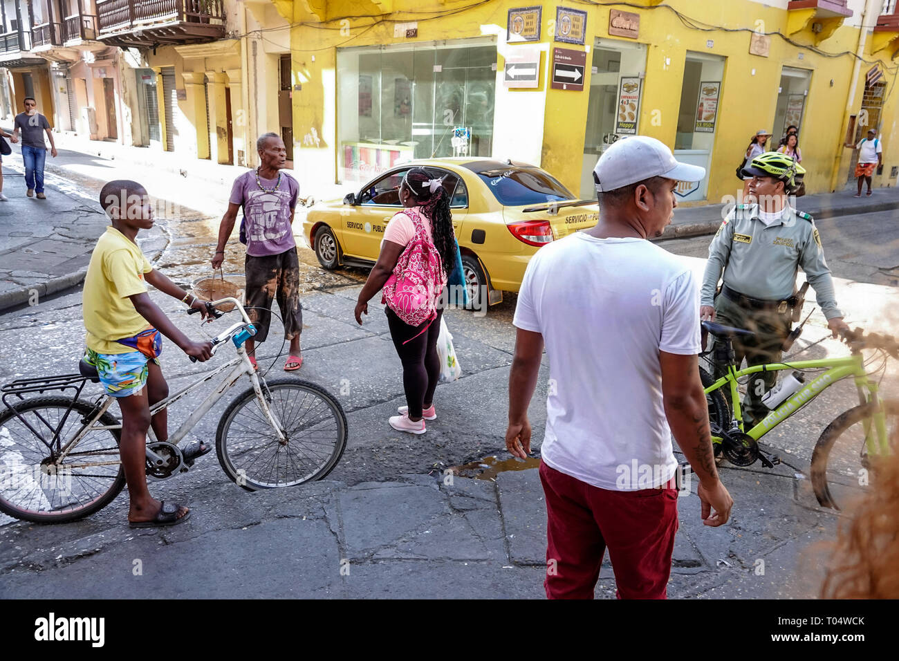 Cartagena Colombia,Centro,la Matuna,ispanica Latino etnia immigrati minoritari,residenti,adulti uomini maschi uomini maschi,pol Foto Stock