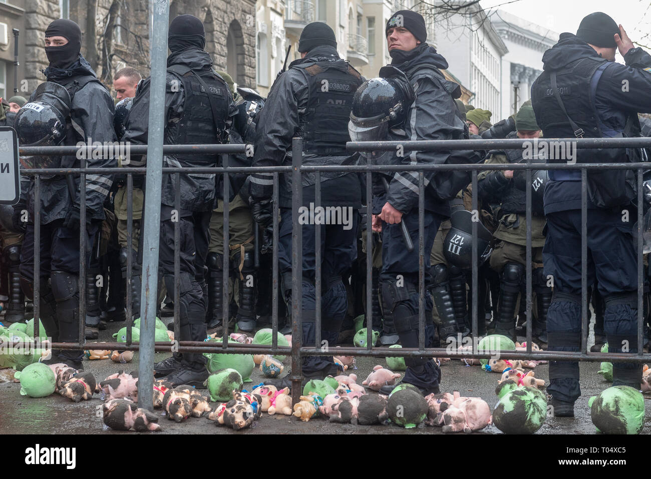 I nazionalisti di destra protestano contro il presidente ucraino Poroshenko a Kiev, Ucraina. Foto Stock