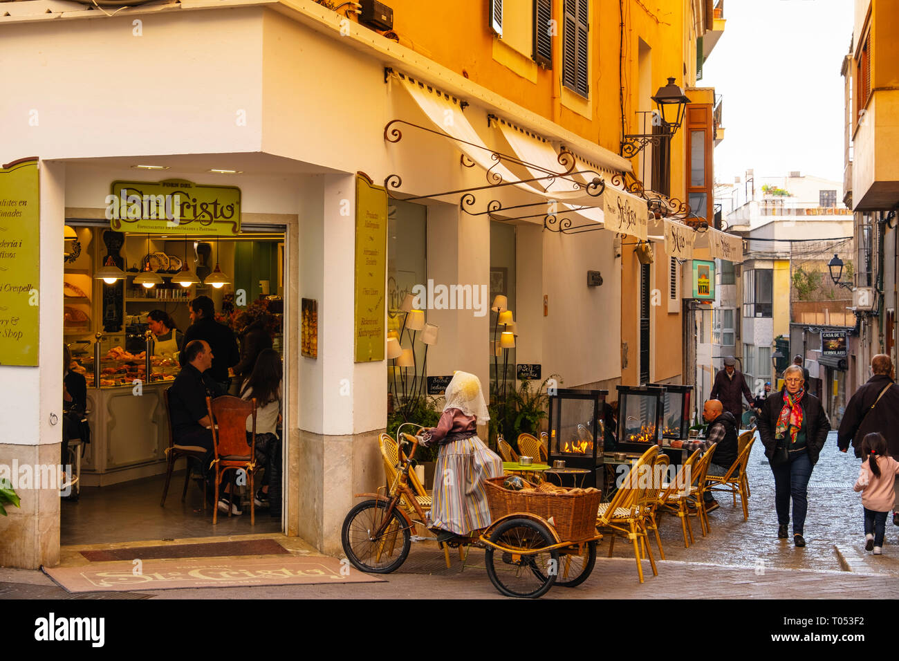 Tipico bar terrazza nel centro storico di Palma de Mallorca. Maiorca, isole Baleari, Spagna Europa Foto Stock