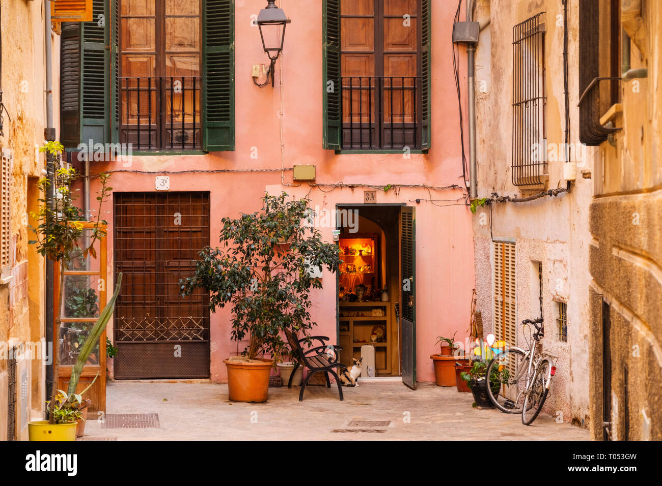 Tipico edificio nel centro storico di Palma de Mallorca. Maiorca, isole Baleari, Spagna Europa Foto Stock