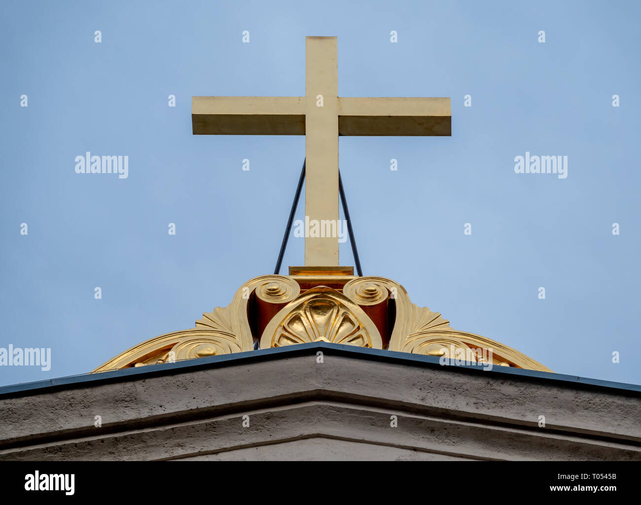 Golden Cross sulla parte superiore Foto Stock