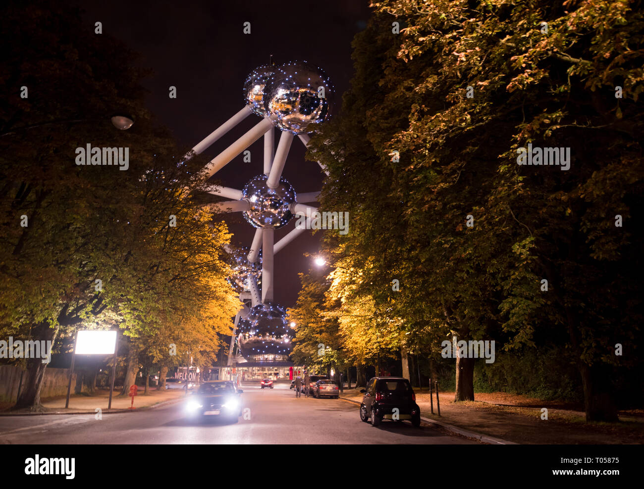 Una immagine notturna del Atomium di Bruxelles Foto Stock