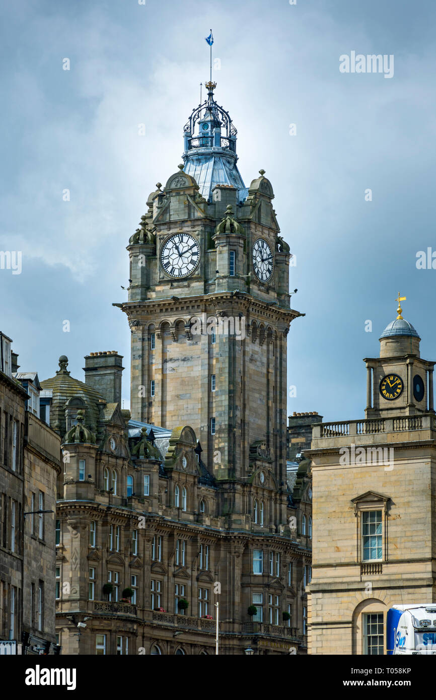 La torre dell'orologio del Balmoral Hotel edificio, 1 Princes Street, Edimburgo, Scozia, Regno Unito Foto Stock
