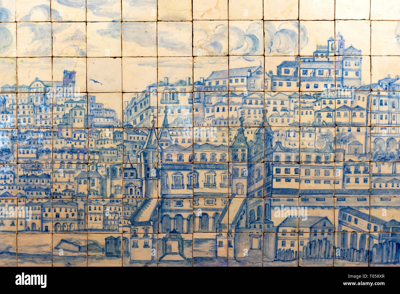 Un enorme panorama di piastrelle in ceramica raffigurante la città di Lisbona al Museu Nacional do Azulejo, Lisbona, Portogallo Foto Stock