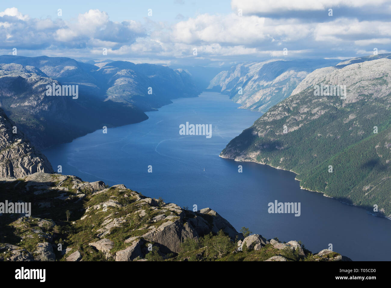 Percorso Prekestolen, Norvegia. Panorama del Lysefjord Foto Stock