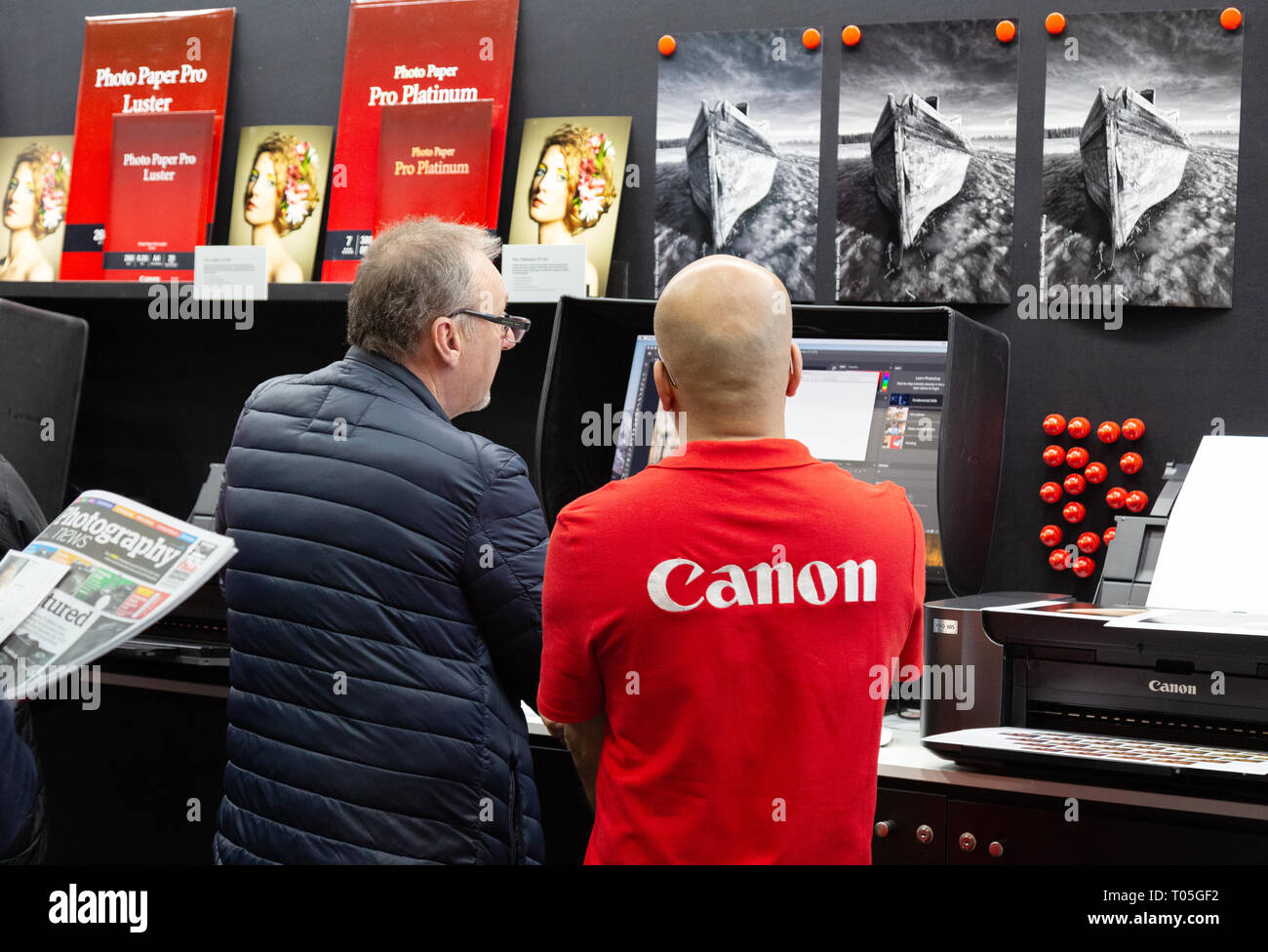 Canon UK personale e il cliente al supporto di Canon, la mostra fotografica, NEC, Birmingham REGNO UNITO Foto Stock