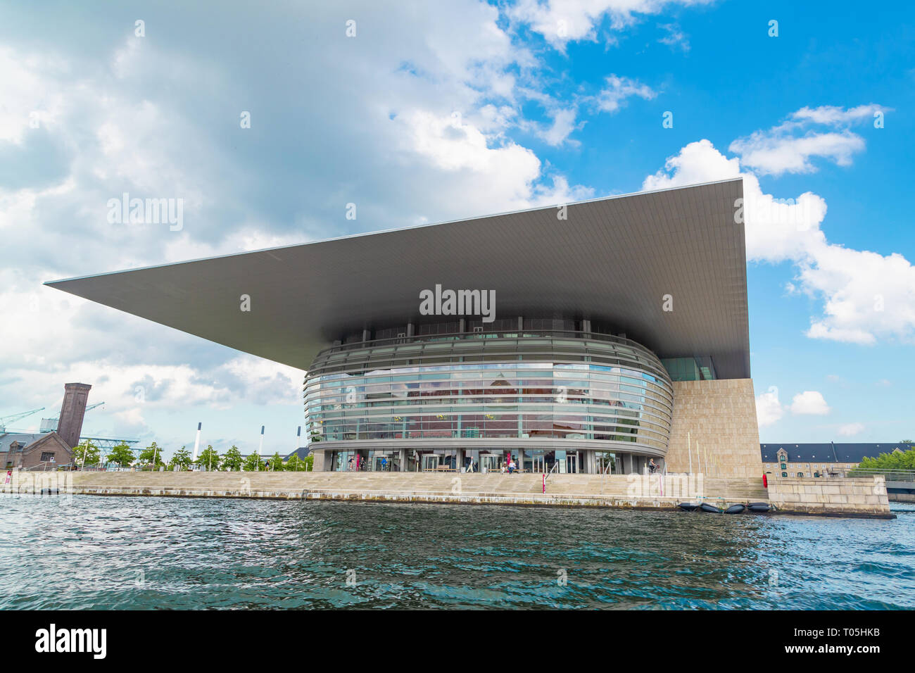Copenaghen Opera House punto di riferimento nella città di Copenhagen. Royal Opera House di Copenhagen, Danimarca si trova sull'isola di Holmen nel centro di Copenhagen. Foto Stock