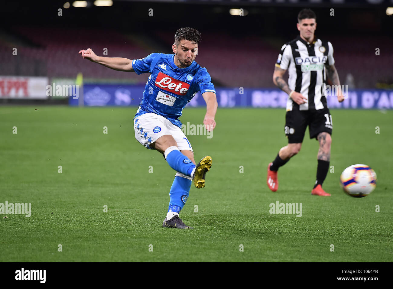 Napoli, Italia. Xvii Mar, 2019. Foto Cafaro/LaPresse 17 Marzo 2019 Napoli, Italia sport calcio Napoli vs Udinese - Campionato di calcio di Serie A TIM 2018/2019 - Stadio San Paolo. Nella foto: Dries Mertens (SSC Napoli). Foto Cafaro/LaPresse Marzo 17, 2019 napoli, Italia sport soccer Napoli vs Udinese - Italian Football Championship League A TIM 2018/2019 - Stadio San Paolo. Nel pic: Dries Mertens (SSC Napoli). Credito: LaPresse/Alamy Live News Foto Stock
