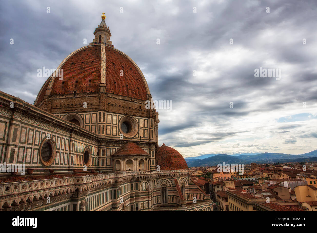 Il Duomo di Firenze, formalmente nominati Cattedrale di Santa Maria del Fiore, nella Piazza del Duomo di Firenze, Toscana, Italia. Foto Stock