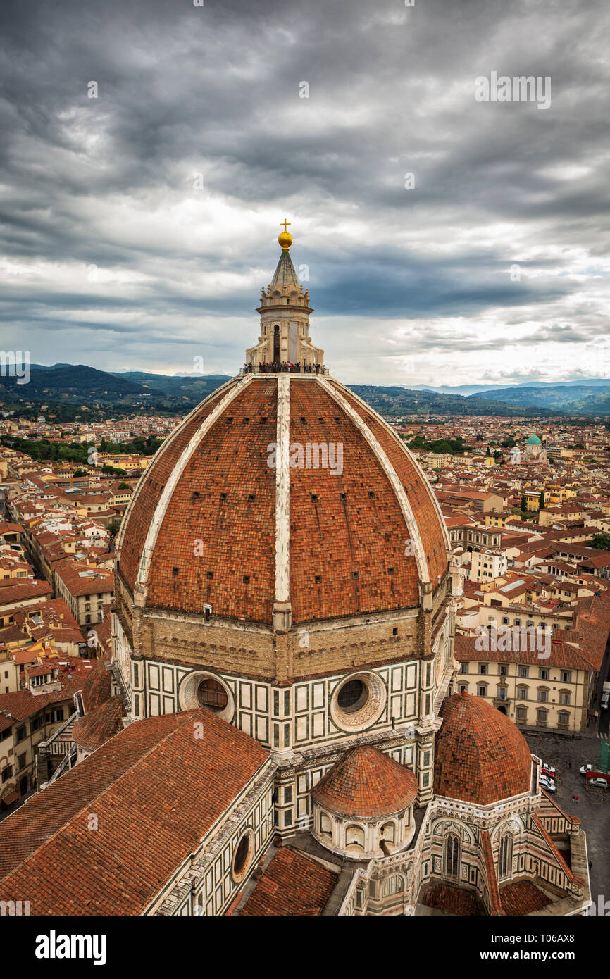 Il Duomo di Firenze, formalmente nominati Cattedrale di Santa Maria del Fiore, nella Piazza del Duomo di Firenze, Toscana, Italia. Foto Stock