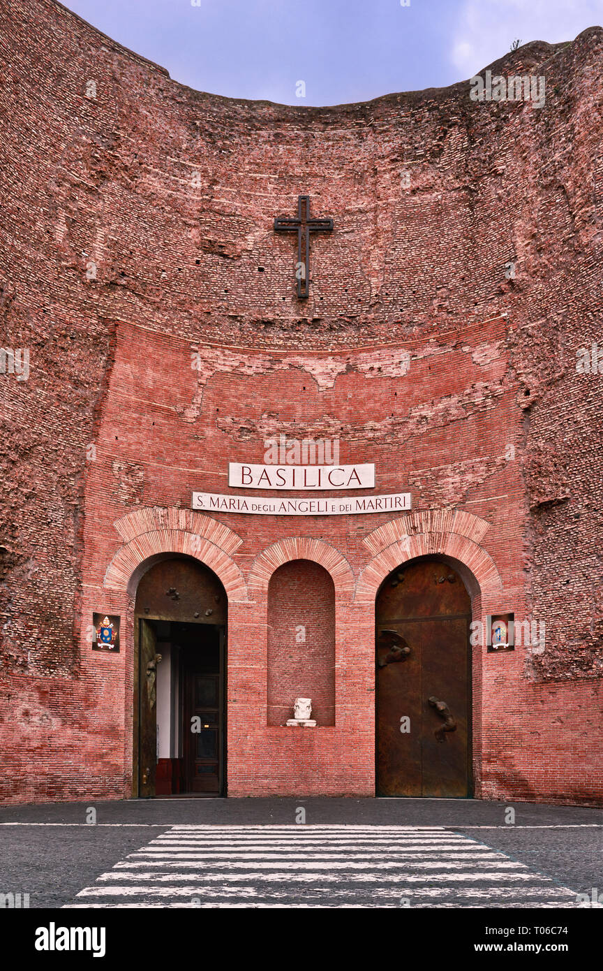 Ingresso della basilica di Santa Maria degli Angeli e dei Martiri (Santa Maria degli Angeli e dei Martiri) Foto Stock