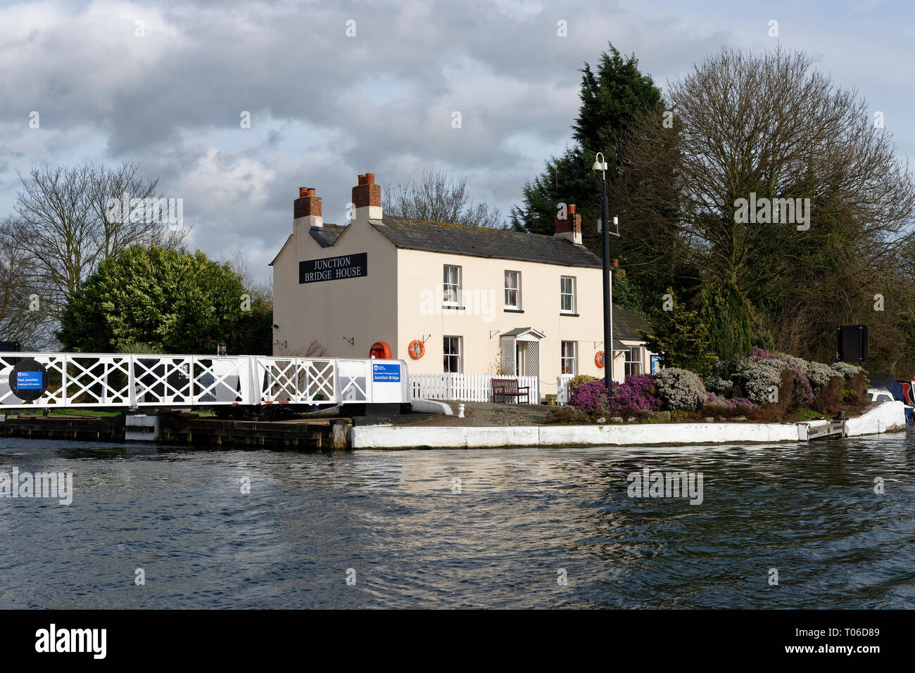Junction Bridge House su Gloucester - Nitidezza Canal Gloucestershire, Regno Unito Foto Stock