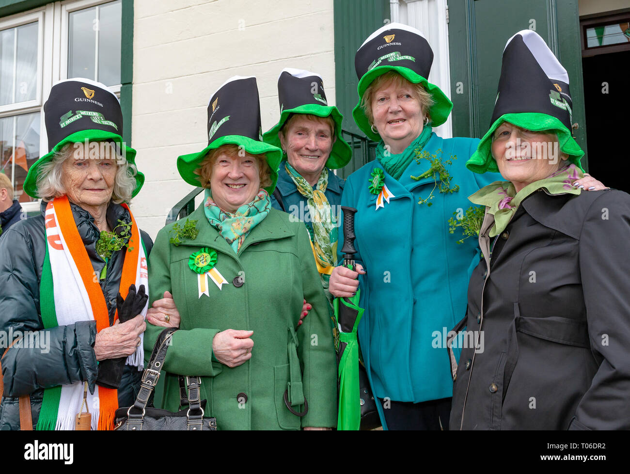 L annuale il giorno di San Patrizio Parade ha avuto luogo a partire dalle 10.30 di mattina dalla Irish Club in Orford Lane per 'il fiume della vita' in Bridge St Foto Stock