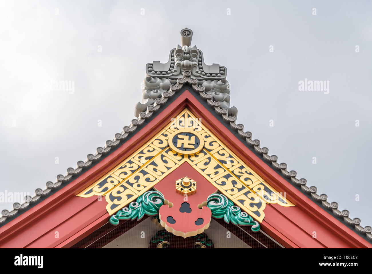 Onigawara (Orco Tile), Gegyo (Gable ciondolo )e noleggio (Bargeboard decorazione) Senso-ji il Tempio Kannon Hall principale (Honden), dedicato a Guanyin, Buddhis Foto Stock