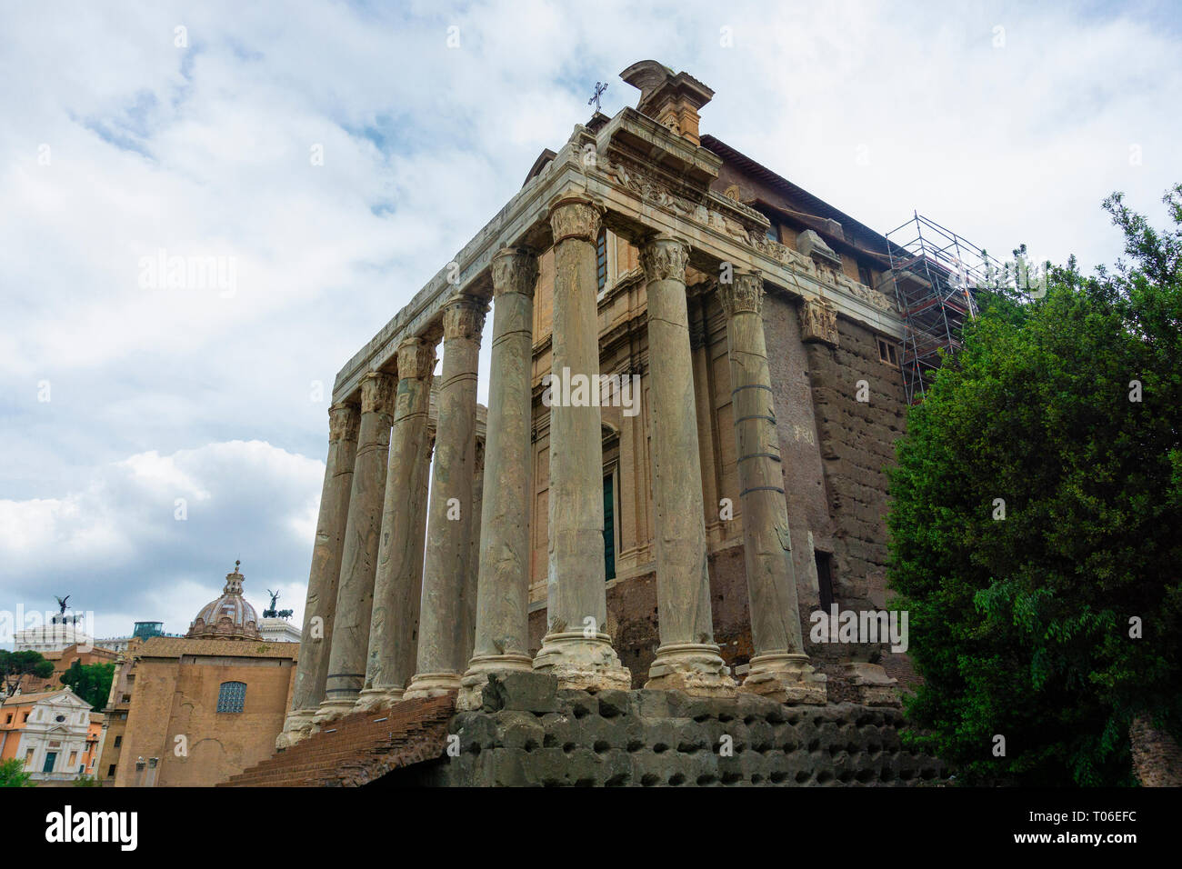 Tempio di Antonino e Faustina nel Foro Romano. Foto Stock
