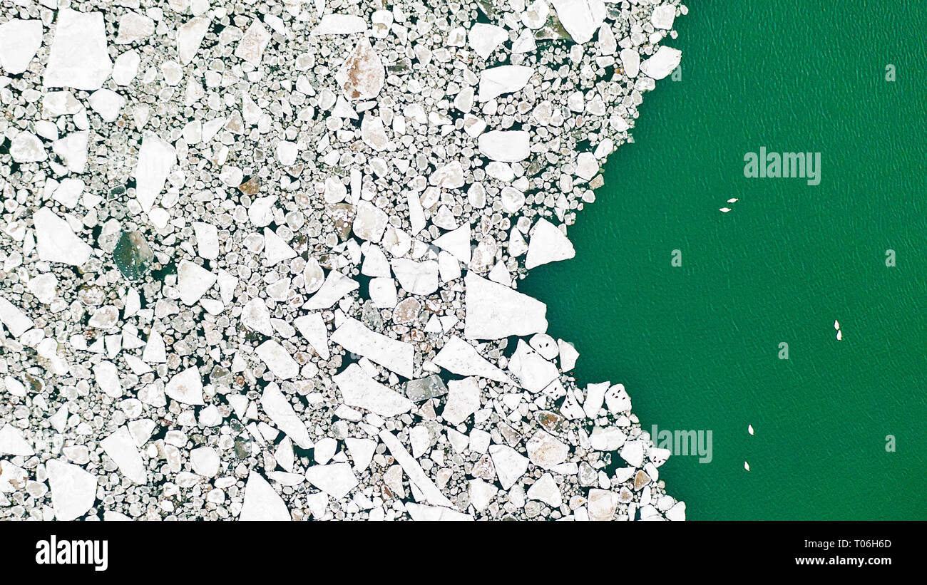 Flusso di ghiaccio sul lago Foto Stock