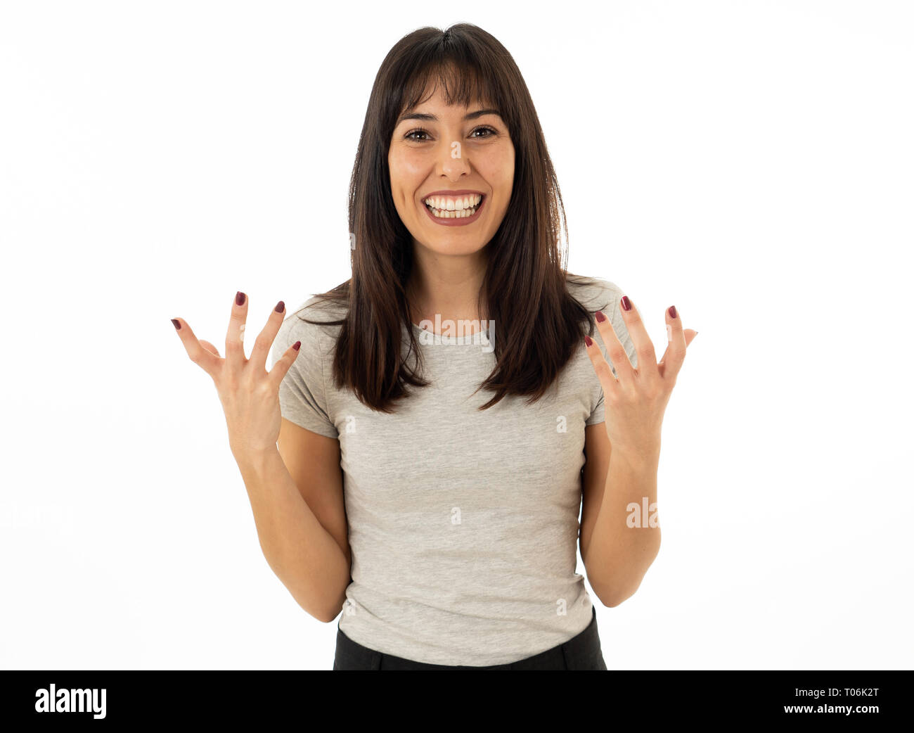 Ritratto di bella donna scioccato vincere la lotteria o avendo grande successo con sorpresa e felice faccia. Espressione facciale, emozioni umane e c Foto Stock