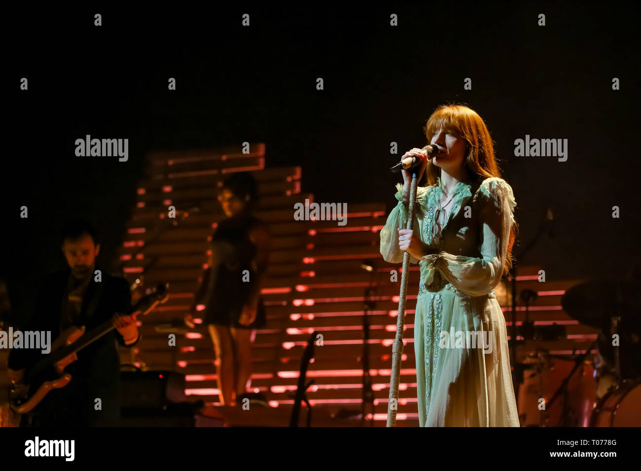 Bologna, Italia. Il 17 marzo 2019. Firenze + la macchina eseguire nella loro prima data del tour in Italia. Firenze + la macchina sono ora per il loro nuovo 'alta come speranza Tour'. Luigi Rizzo/Alamy Live News Foto Stock