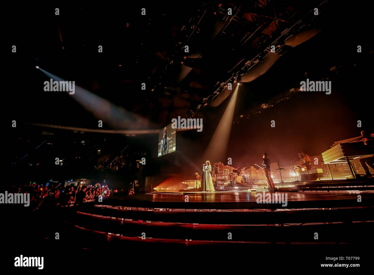 Bologna, Italia. Il 17 marzo 2019. Firenze + la macchina eseguire nella loro prima data del tour in Italia. Firenze + la macchina sono ora per il loro nuovo 'alta come speranza Tour'. Luigi Rizzo/Alamy Live News Foto Stock