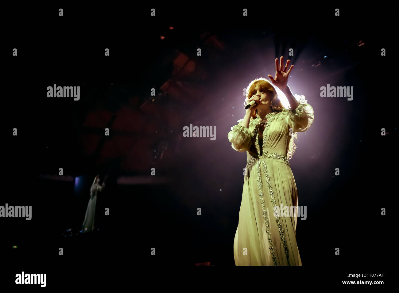 Bologna, Italia. Il 17 marzo 2019. Firenze + la macchina eseguire nella loro prima data del tour in Italia. Firenze + la macchina sono ora per il loro nuovo 'alta come speranza Tour'. Luigi Rizzo/Alamy Live News Foto Stock