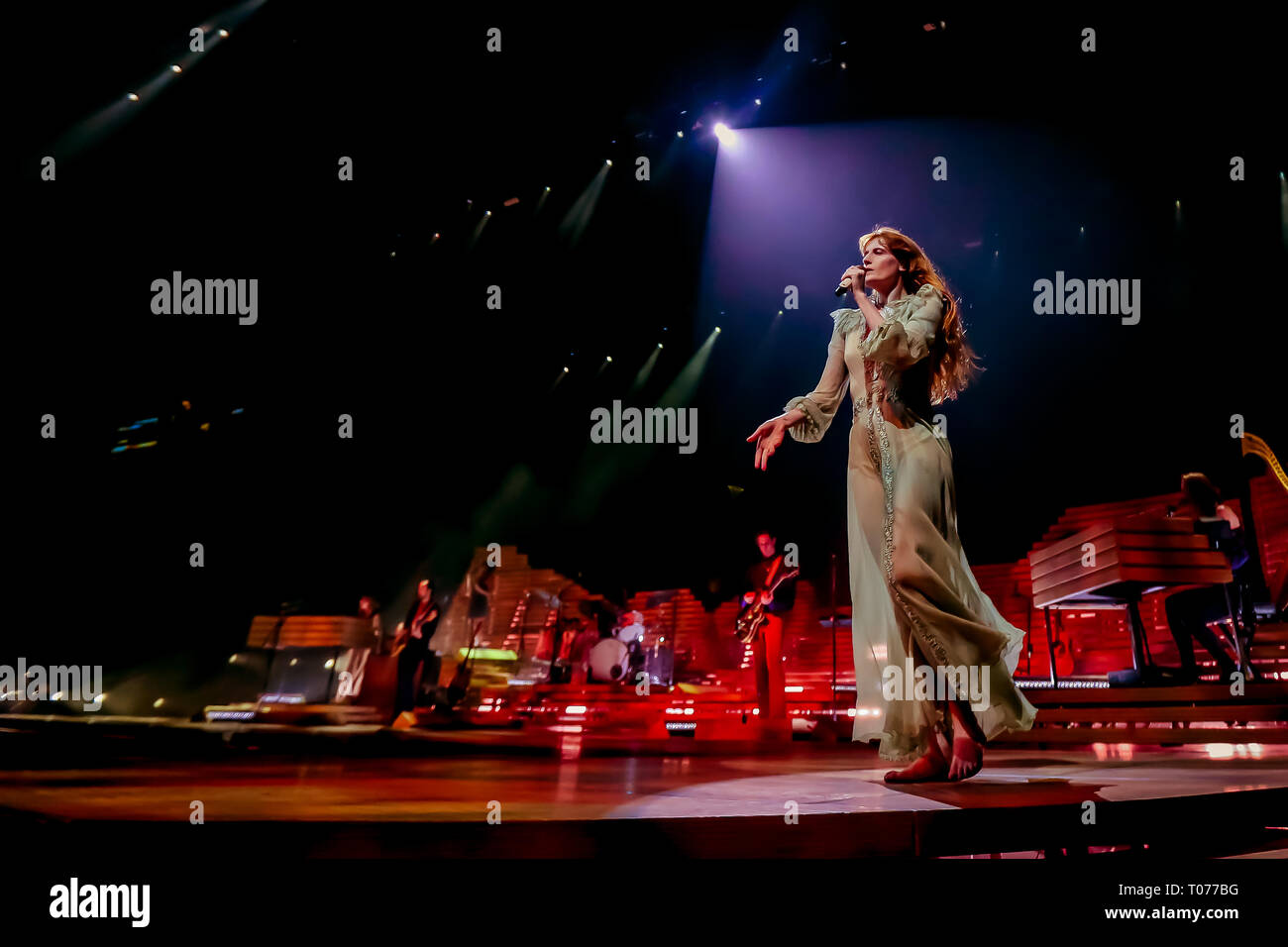 Bologna, Italia. Il 17 marzo 2019. Firenze + la macchina eseguire nella loro prima data del tour in Italia. Firenze + la macchina sono ora per il loro nuovo 'alta come speranza Tour'. Luigi Rizzo/Alamy Live News Foto Stock