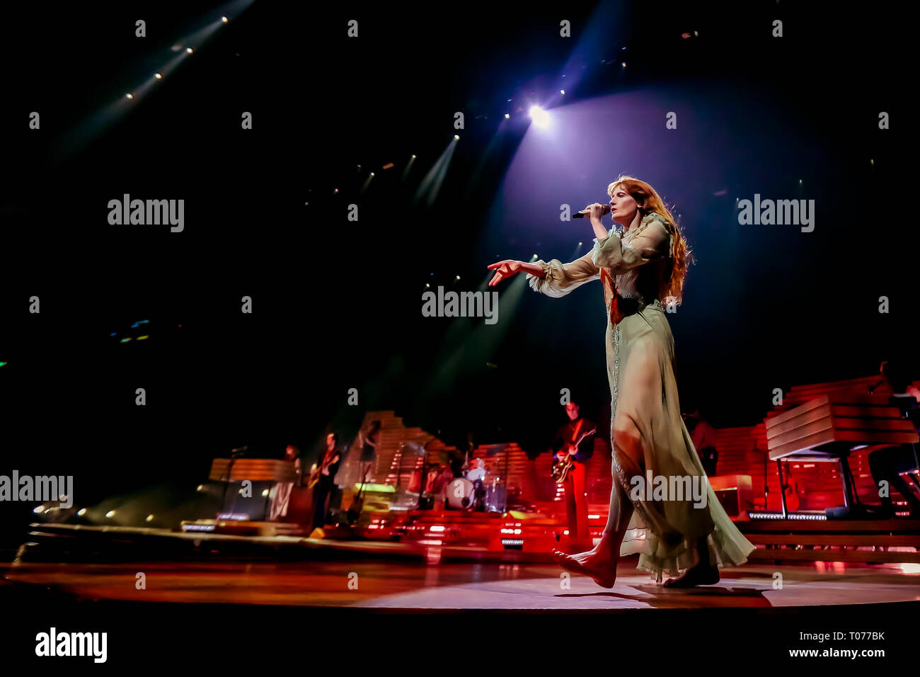 Bologna, Italia. Il 17 marzo 2019. Firenze + la macchina eseguire nella loro prima data del tour in Italia. Firenze + la macchina sono ora per il loro nuovo 'alta come speranza Tour'. Luigi Rizzo/Alamy Live News Foto Stock