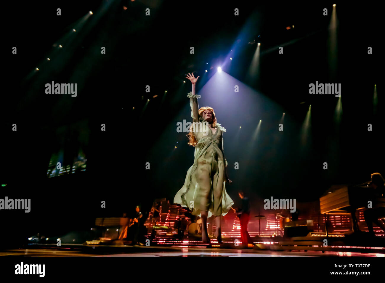 Bologna, Italia. Il 17 marzo 2019. Firenze + la macchina eseguire nella loro prima data del tour in Italia. Firenze + la macchina sono ora per il loro nuovo 'alta come speranza Tour'. Luigi Rizzo/Alamy Live News Foto Stock