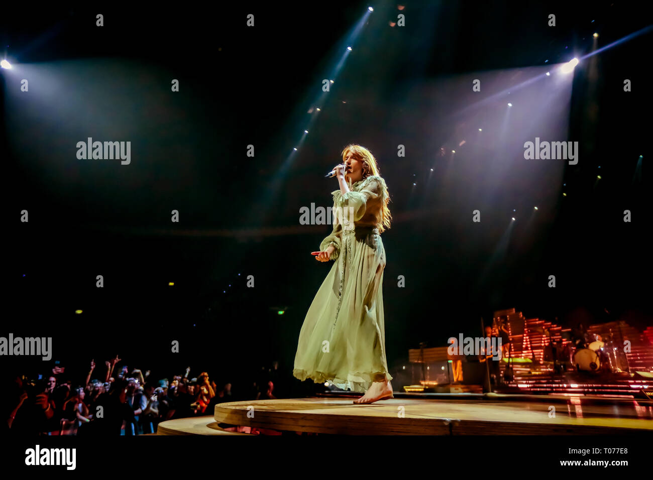 Bologna, Italia. Il 17 marzo 2019. Firenze + la macchina eseguire nella loro prima data del tour in Italia. Firenze + la macchina sono ora per il loro nuovo 'alta come speranza Tour'. Luigi Rizzo/Alamy Live News Foto Stock