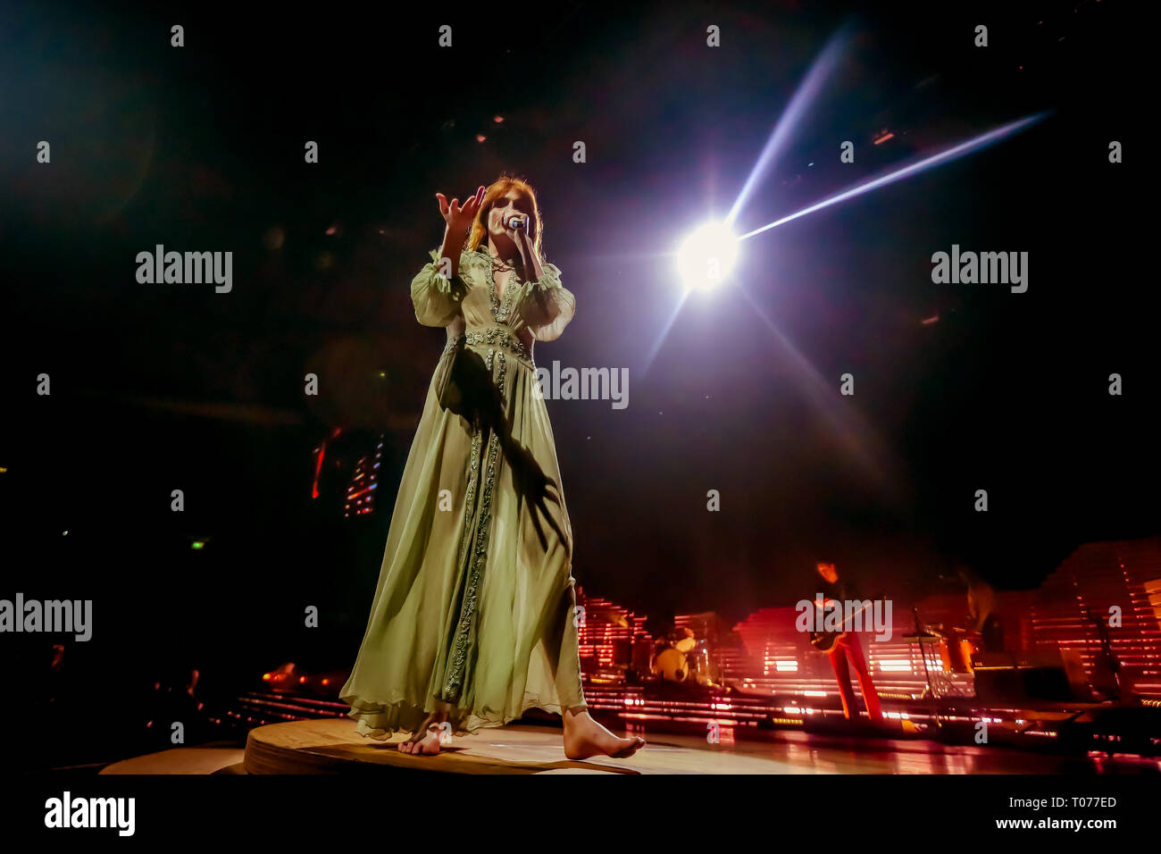 Bologna, Italia. Il 17 marzo 2019. Firenze + la macchina eseguire nella loro prima data del tour in Italia. Firenze + la macchina sono ora per il loro nuovo 'alta come speranza Tour'. Luigi Rizzo/Alamy Live News Foto Stock