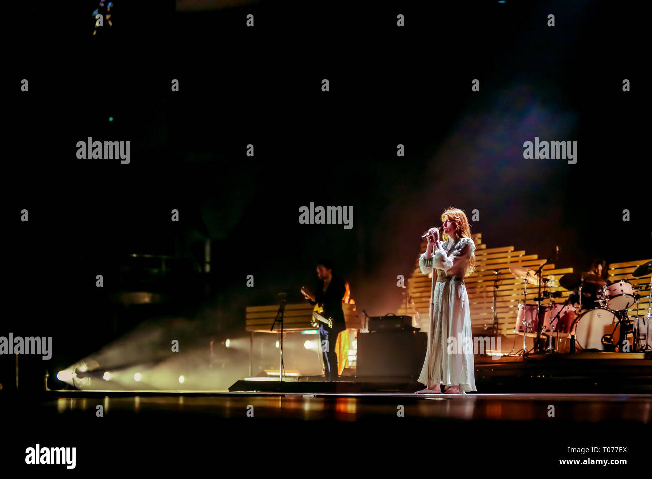 Bologna, Italia. Il 17 marzo 2019. Firenze + la macchina eseguire nella loro prima data del tour in Italia. Firenze + la macchina sono ora per il loro nuovo 'alta come speranza Tour'. Luigi Rizzo/Alamy Live News Foto Stock