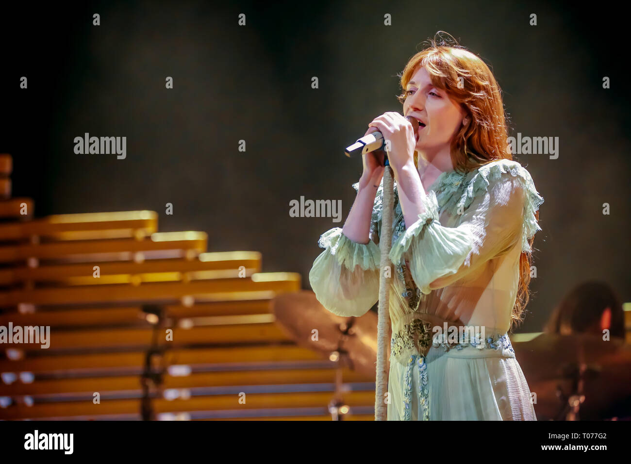 Bologna, Italia. Il 17 marzo 2019. Firenze + la macchina eseguire nella loro prima data del tour in Italia. Firenze + la macchina sono ora per il loro nuovo 'alta come speranza Tour'. Luigi Rizzo/Alamy Live News Foto Stock