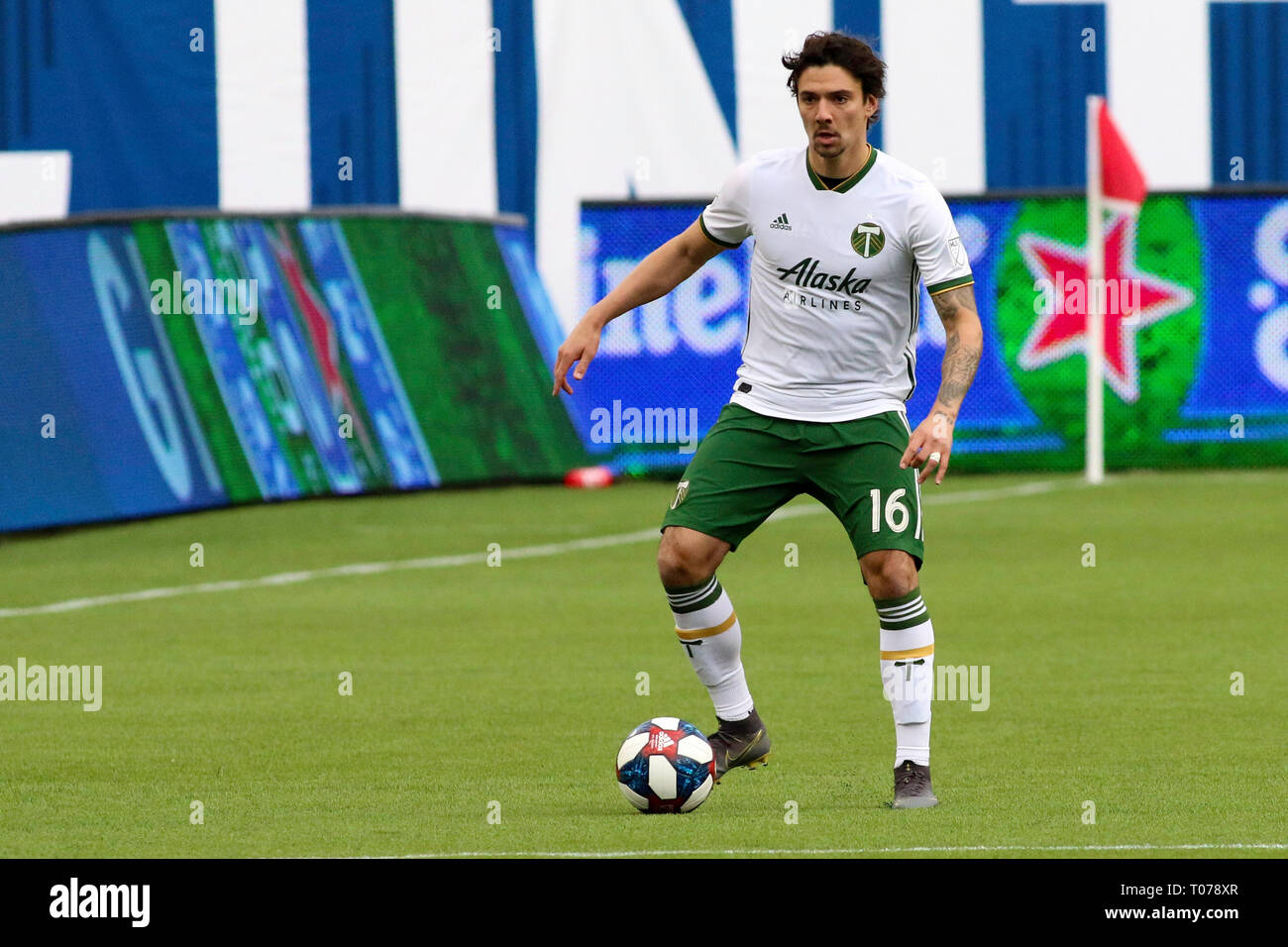 Cincinnati, Ohio, Stati Uniti d'America. Xvii Mar, 2019. Legnami Portland player Zarek Valentin durante una sequenza di lunghezza massima MLS partita di calcio tra FC Cincinnati e Portland a Nippert Stadium di Cincinnati, Ohio. Kevin Schultz/CSM/Alamy Live News Foto Stock