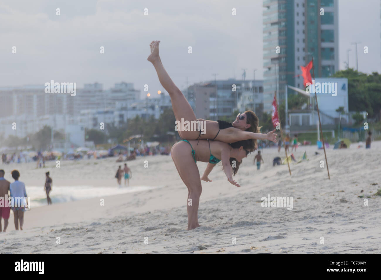 Rio de Janeiro, Brasile. 17 mar 2019. Ultima estate bagnanti addio all'ultimo giorno di estate (17), di Rio de Janeiro sulla spiaggia di Barra da Tijuca nella parte ovest della città nel montante 4. Credito: Ellan Lustosa/Alamy Live News Foto Stock