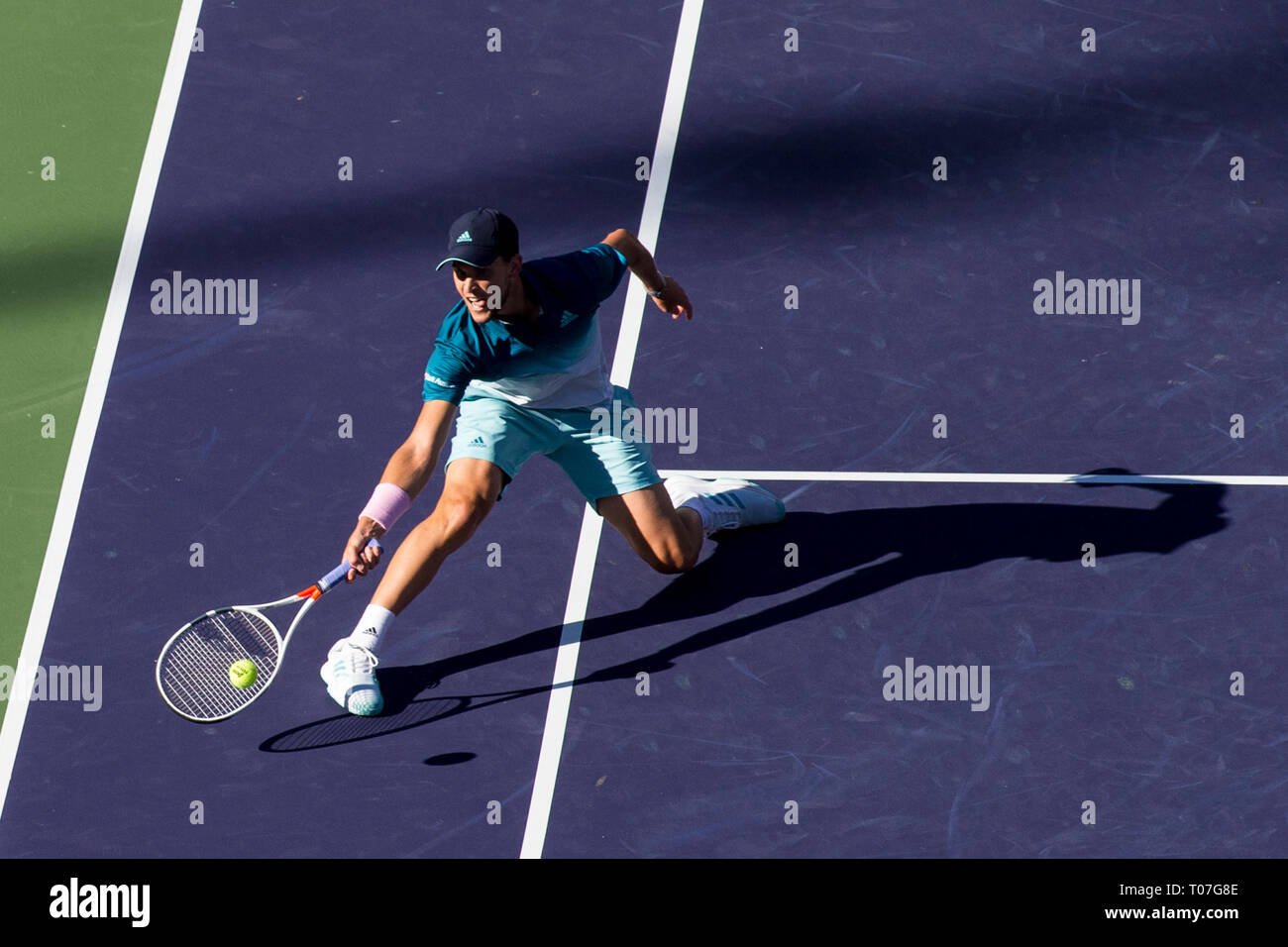 Marzo 17, 2019: Dominic Thiem (AUT) in azione dove egli ha sconfitto Roger Federer (SUI) 6-3, 3-6, 7-5 nella fase finale del BNP Paribas Open a Indian Wells Tennis Garden di Indian Wells, California. Â©Mal Taam/TennisClix/CSM Foto Stock
