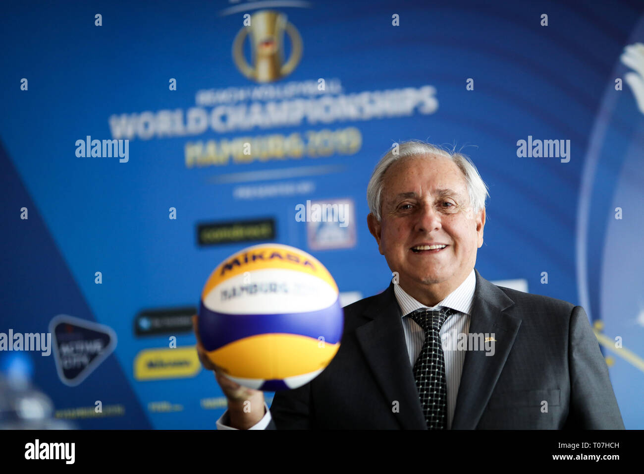 Amburgo, Germania. Xviii Mar, 2019. Ary S. Graca, Presidente del mondo Pallavolo Federazione (FIVB), in occasione di una conferenza stampa per il mondo Beach Volleyball Championships di Amburgo. FIVB Beach Volley Campionati del Mondo si svolgerà dal 28 giugno al 7 luglio 2019 ad Amburgo. Credito: Christian Charisius/dpa/Alamy Live News Foto Stock