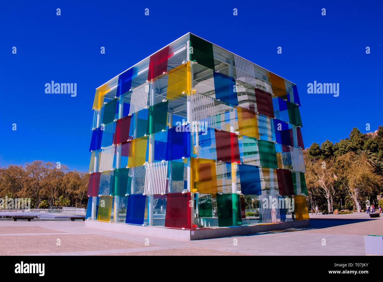 Cubo. A cubo multicolore nel centro di Malaga. Costa del Sol, Andalusia, Spagna. La foto è stata scattata - 15 Marzo 2019. Foto Stock