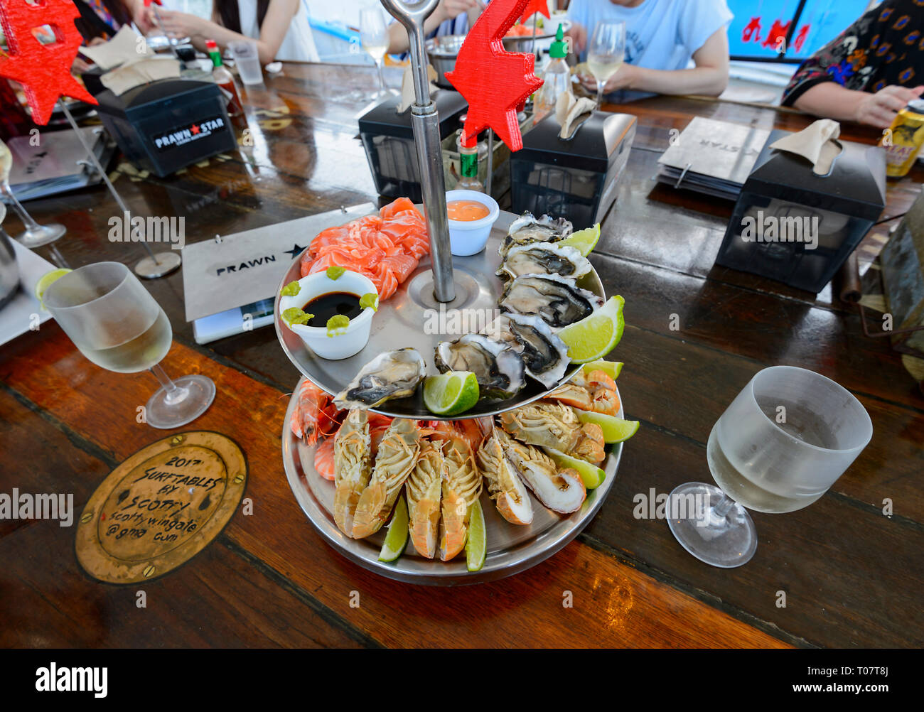 Piatto di frutti di mare serviti a bordo della stella di gamberi, un peschereccio popolare bar e ristorante, Cairns, estremo Nord Queensland, FNQ, QLD, Australia Foto Stock