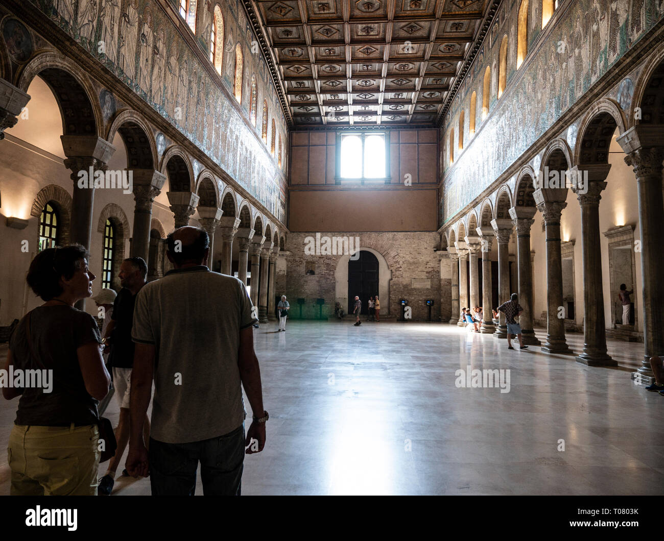 L'Italia, Emilia Romagna, Ravenna, Sant Apollinare Nuovo Basilica, vista interna Foto Stock